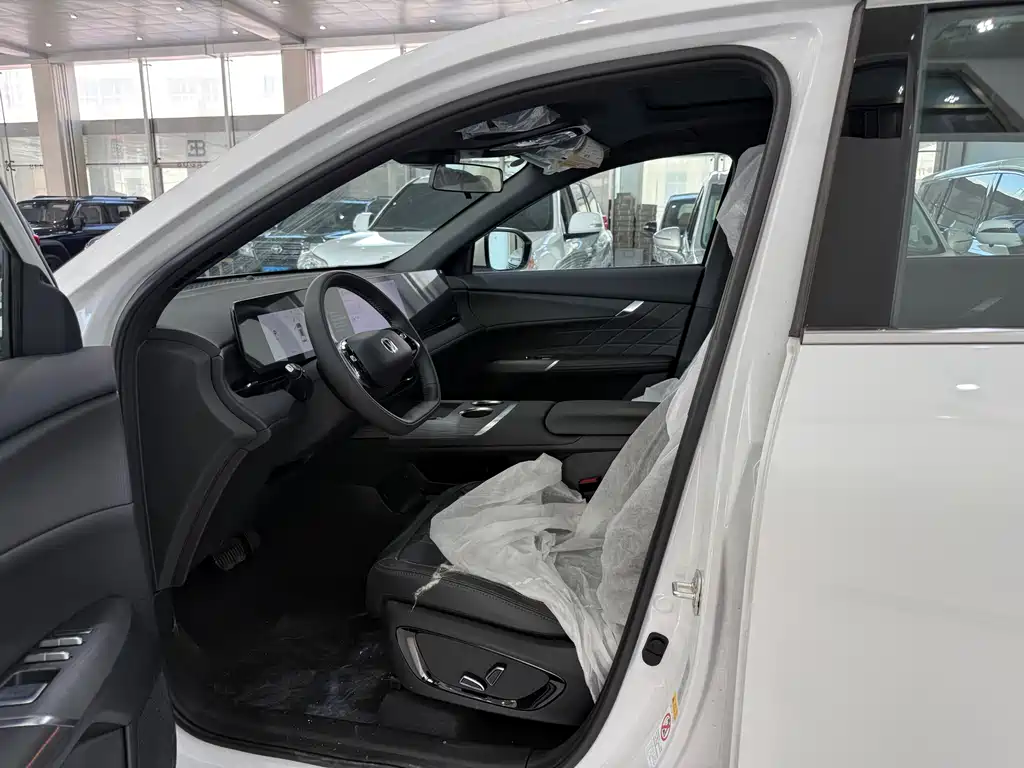 Changan CS75PLUS 2025 third generation championship version 1.5T strong collar type купить на сайте DeffCars