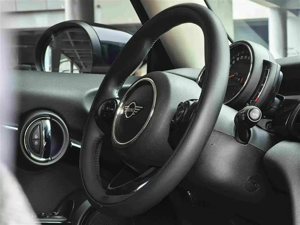MINI 2020 1.5T COOPER Classic Three-Door Stunning Edition купить на сайте DeffCars