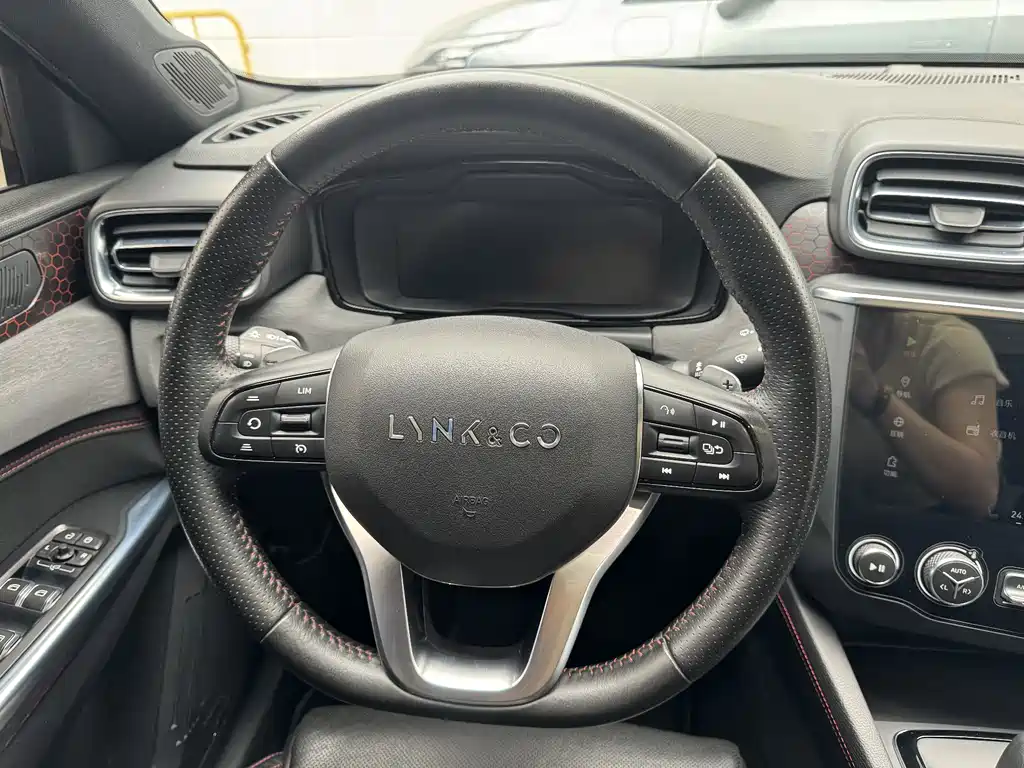 Lynk & Co 03 2018 1.5TD DCT Powerful Edition National V купить на сайте DeffCars