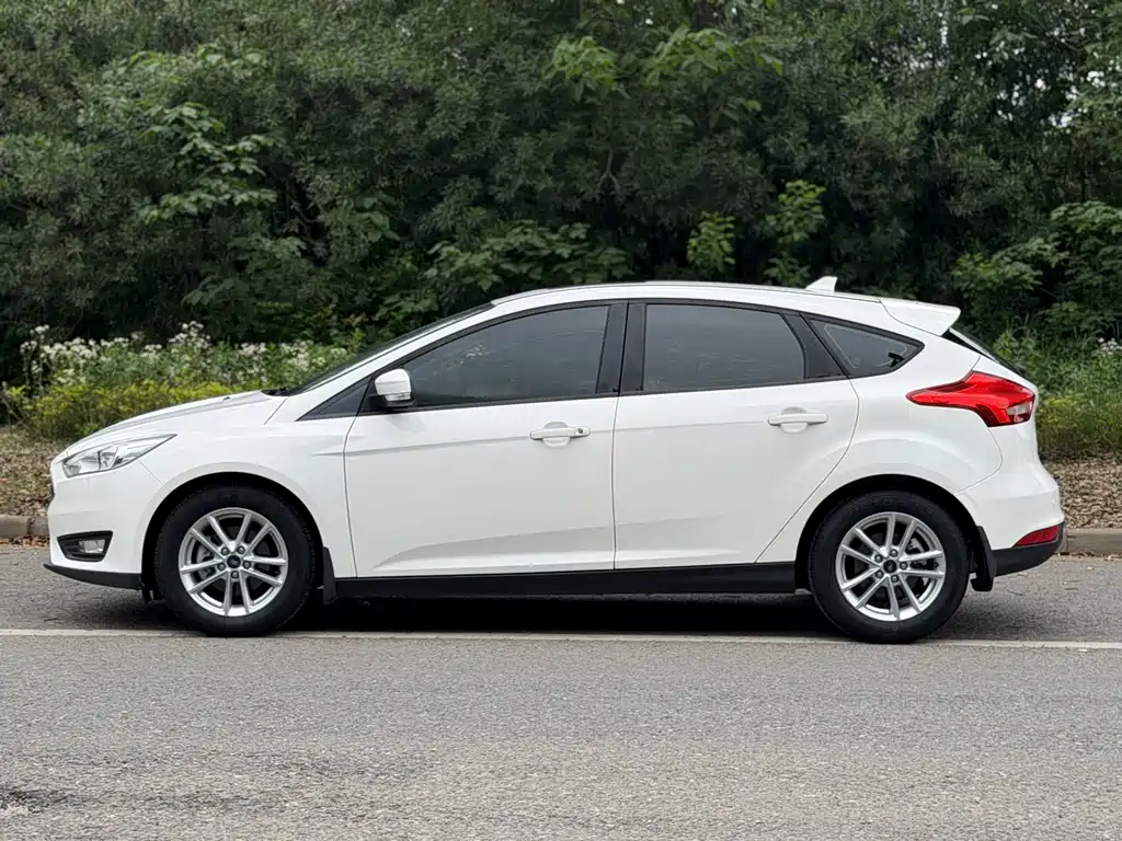 Focus 2018 hatchback classic 1.6L automatic stylish smart mobility version купить на сайте DeffCars