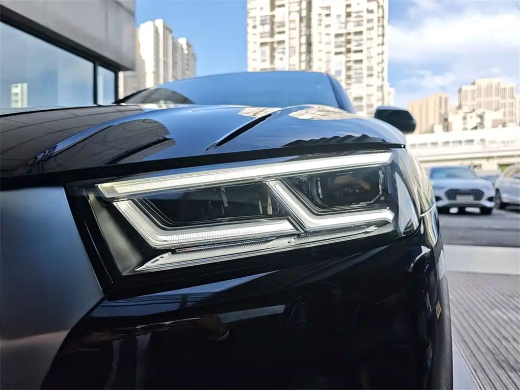 Audi Q5L 2020 40 TFSI enjoys fashionable style купить на сайте DeffCars