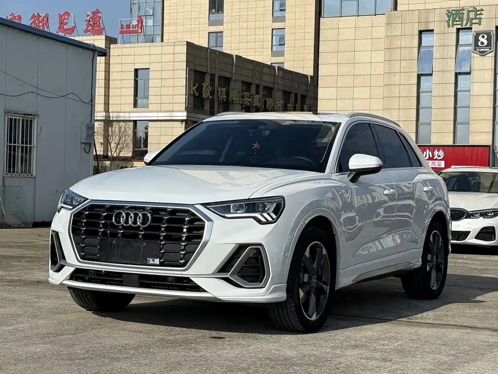 Audi Q3 2022 35 TFSI Fashionable and Dynamic купить на сайте DeffCars