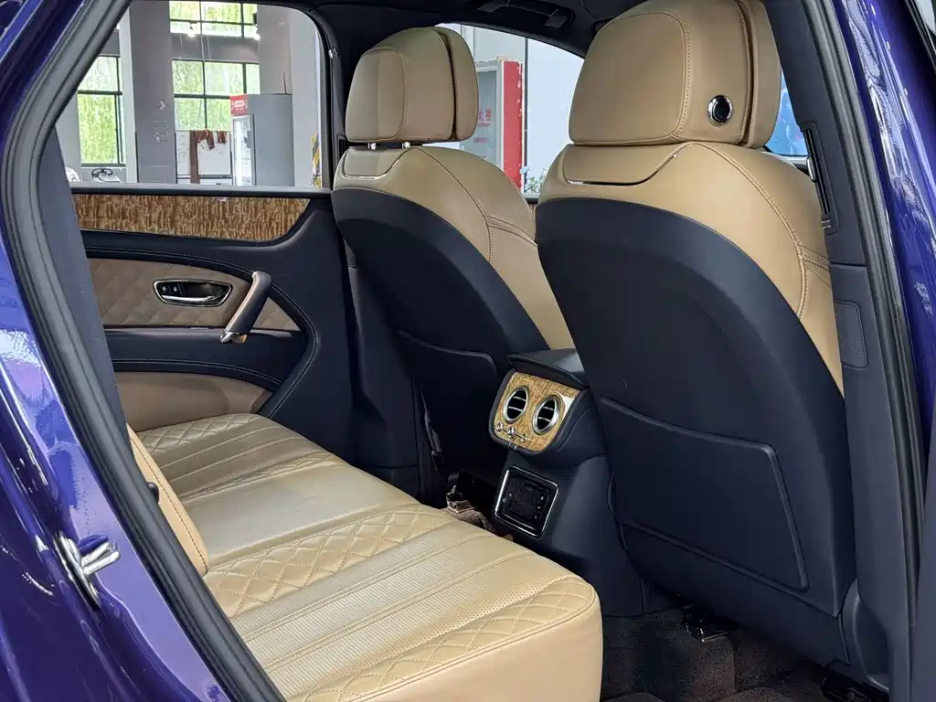 Bentayga 2017 6.0T Standard Edition купить на сайте DeffCars