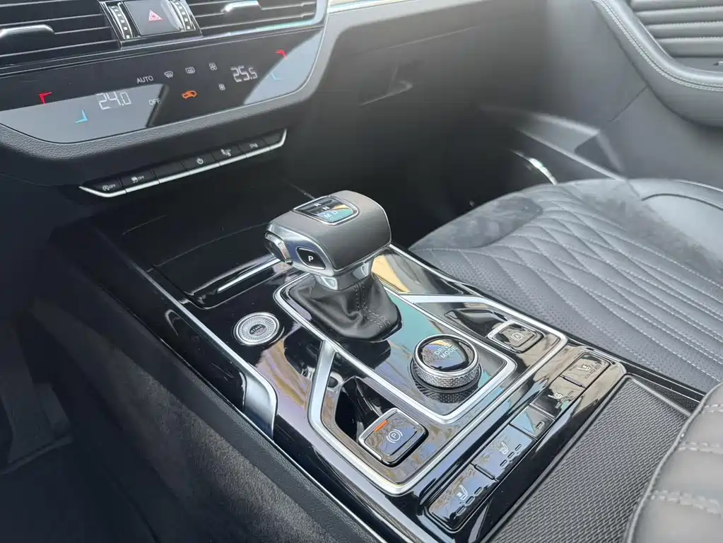 Hongqi HS5 2022 facelift 2.0T Zhilian Flagship Edition купить на сайте DeffCars