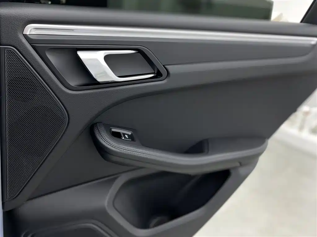 Macan 2017 Macan 2.0T купить на сайте DeffCars