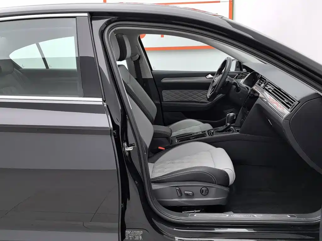 Magotan 2023 2 million commemorative edition 330TSI DSG leading model купить на сайте DeffCars