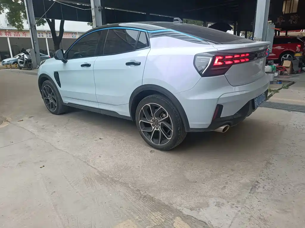 Lynk & Co 05 2020 2.0TD two-wheel drive shines Halo купить на сайте DeffCars