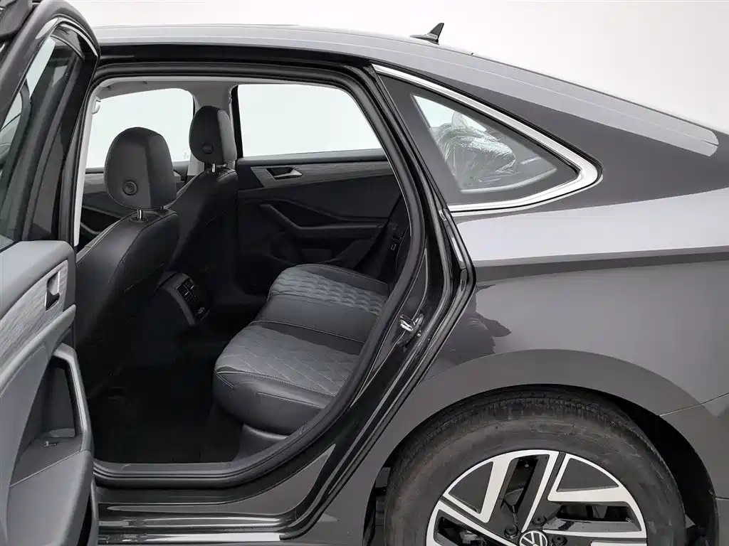 Sagitar 2025 facelift three 300TSI DSG transcendent version купить на сайте DeffCars
