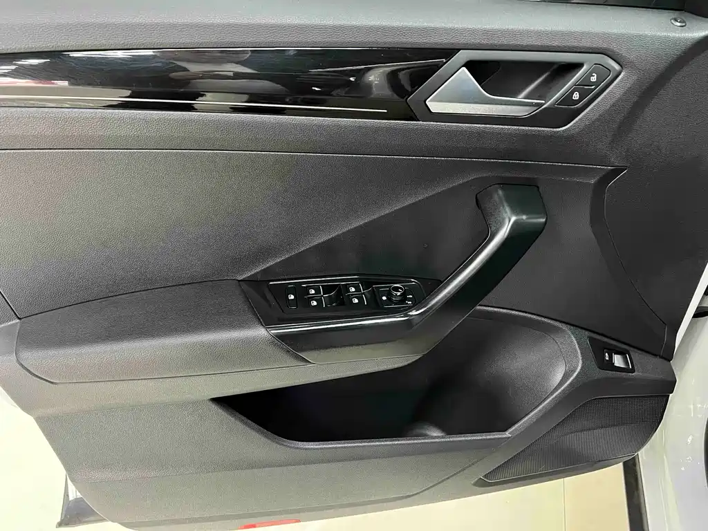 T-ROC 2022 model 280TSI DSG two-wheel drive comfort PLUS купить на сайте DeffCars