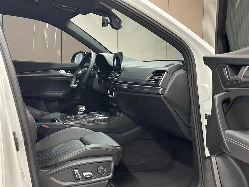Audi Q5L 2024 40 TFSI luxury and dynamic model купить на сайте DeffCars