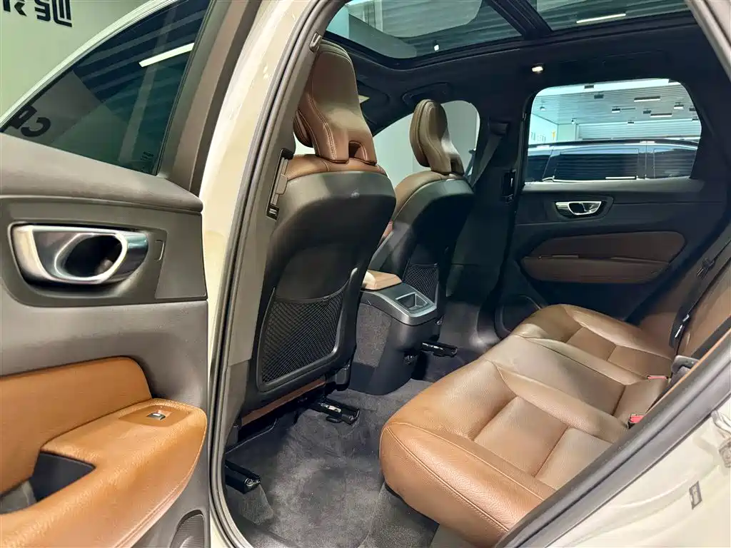 Volvo XC60 2022 B5 four-wheel drive Zhiyi Luxury Edition купить на сайте DeffCars
