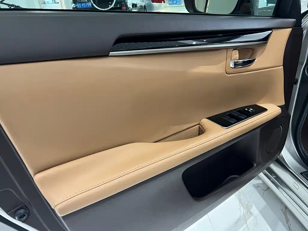 Lexus ES 2015 200 Elite Edition купить на сайте DeffCars