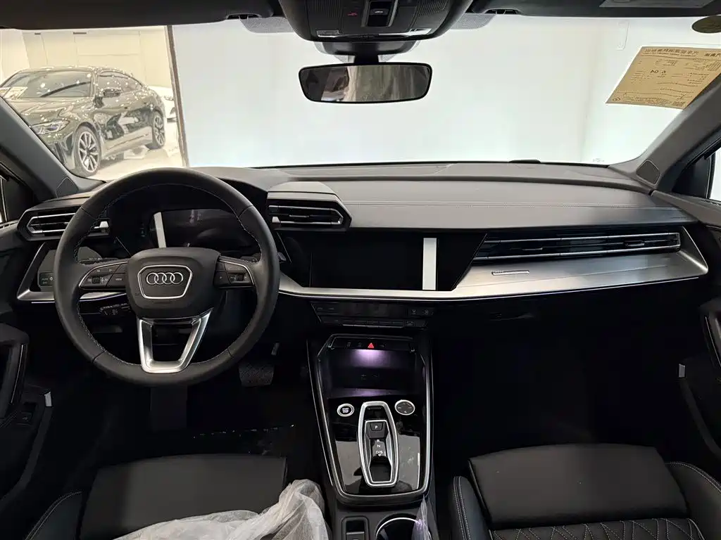 Audi A3 2025 Sportback 35TFSI Flying Spur Exclusive Model купить на сайте DeffCars