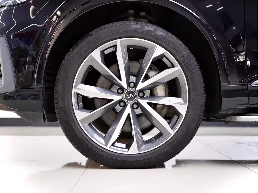 Audi Q7 2021 55 TFSI quattro S line sports version купить на сайте DeffCars