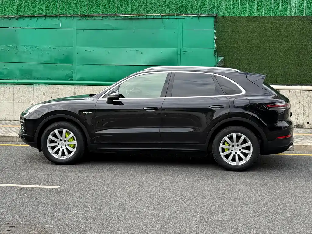 Cayenne New Energy 2019 Cayenne E-Hybrid 2.0T купить на сайте DeffCars