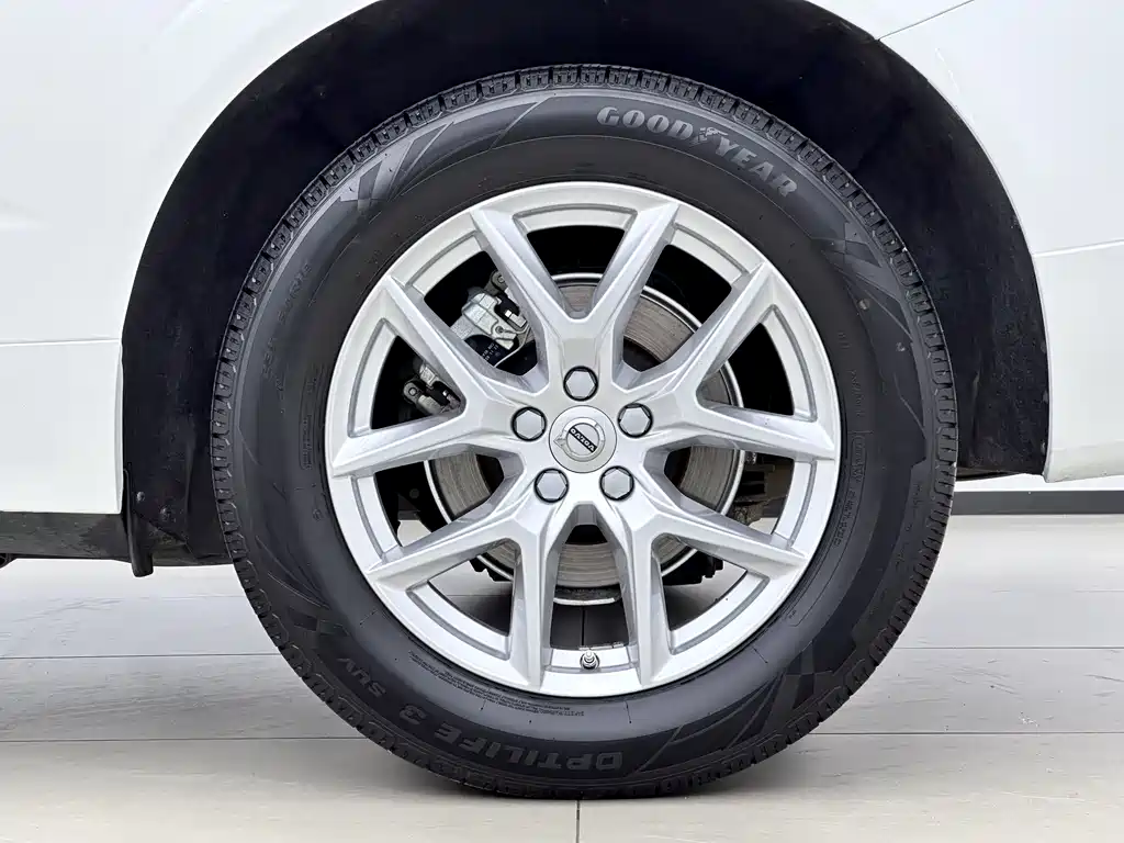 Volvo XC60 2021 T5 four-wheel drive Zhiyuan Deluxe Edition купить на сайте DeffCars