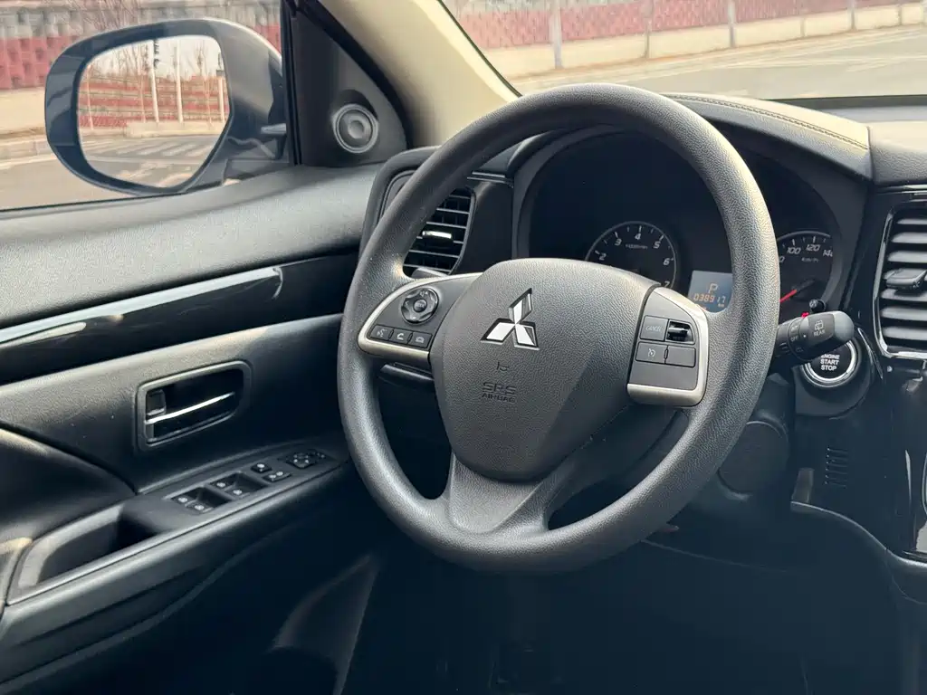 Outlander 2021 facelift 2.0L 2WD Enjoy Edition 5 seats купить на сайте DeffCars