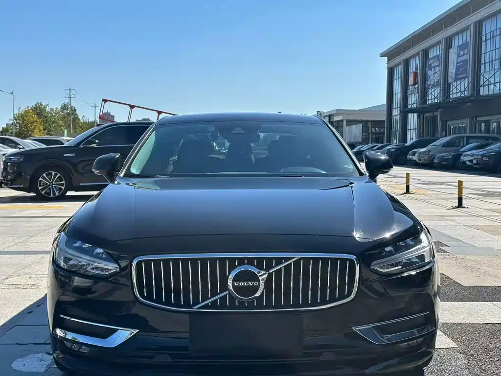 Volvo S90 2020 T5 Zhiyuan Luxury Edition купить на сайте DeffCars