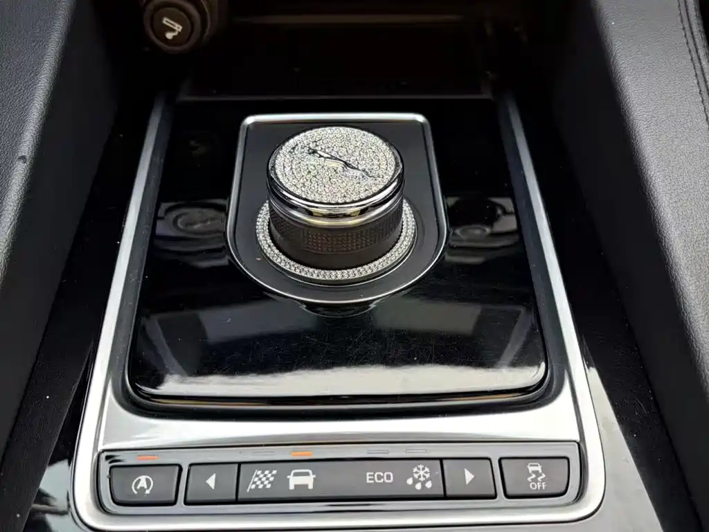 Jaguar F-PACE 2016 3.0 SC four-wheel drive S high-performance version купить на сайте DeffCars