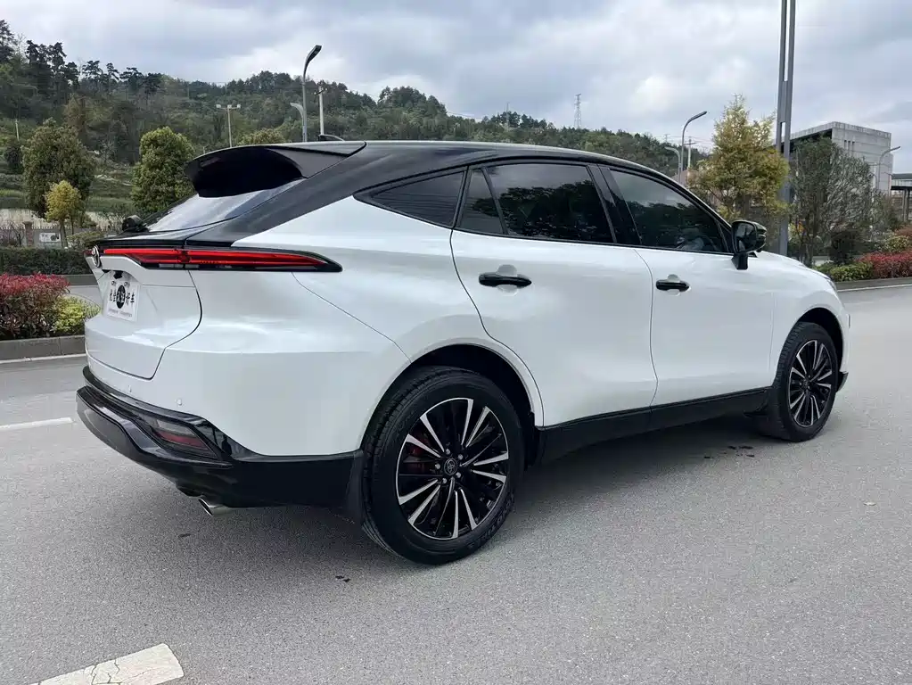 Vesa 2022 2.0L CVT two-wheel drive premium version купить на сайте DeffCars