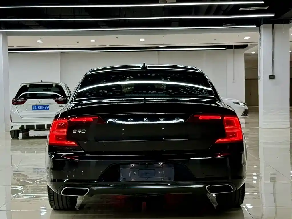 Volvo S90 2018 T4 Zhiyuan Edition купить на сайте DeffCars