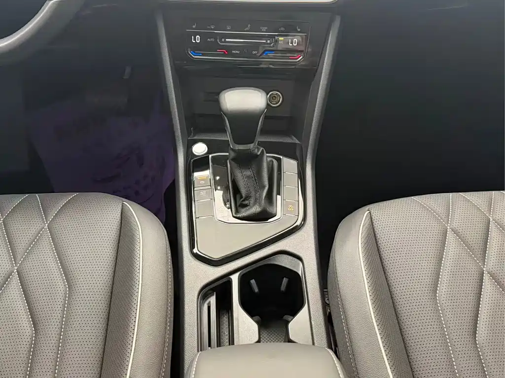 Tiguan L 2023 280TSI automatic two-wheel drive Chaochuang limited edition купить на сайте DeffCars