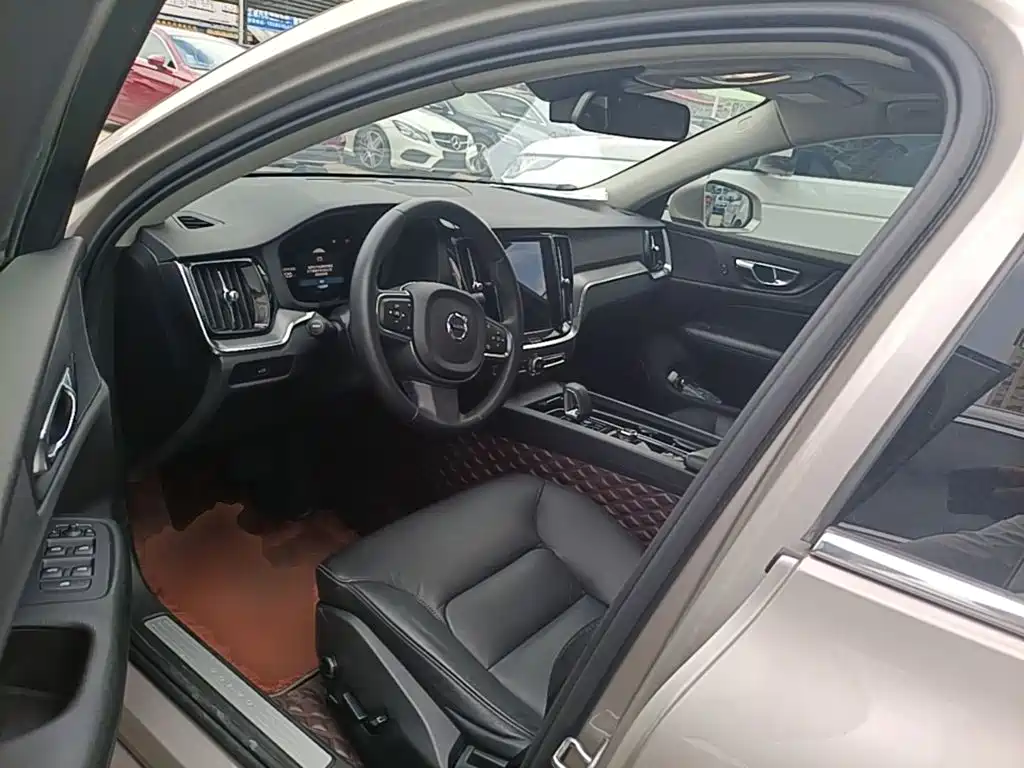 Volvo S60 2023 B4 Zhiyi Luxury Edition купить на сайте DeffCars