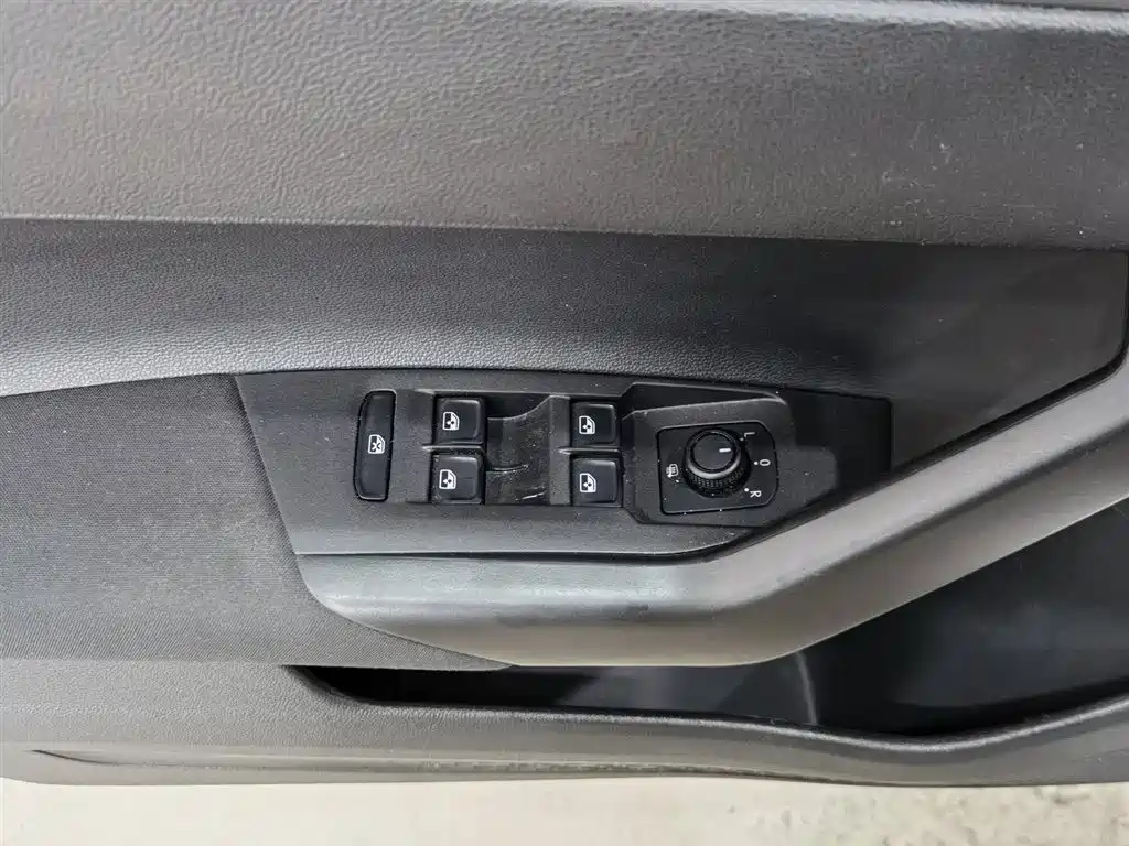 Polo 2019 Plus 1.5L Automatic Panoramic Enjoyment Edition купить на сайте DeffCars