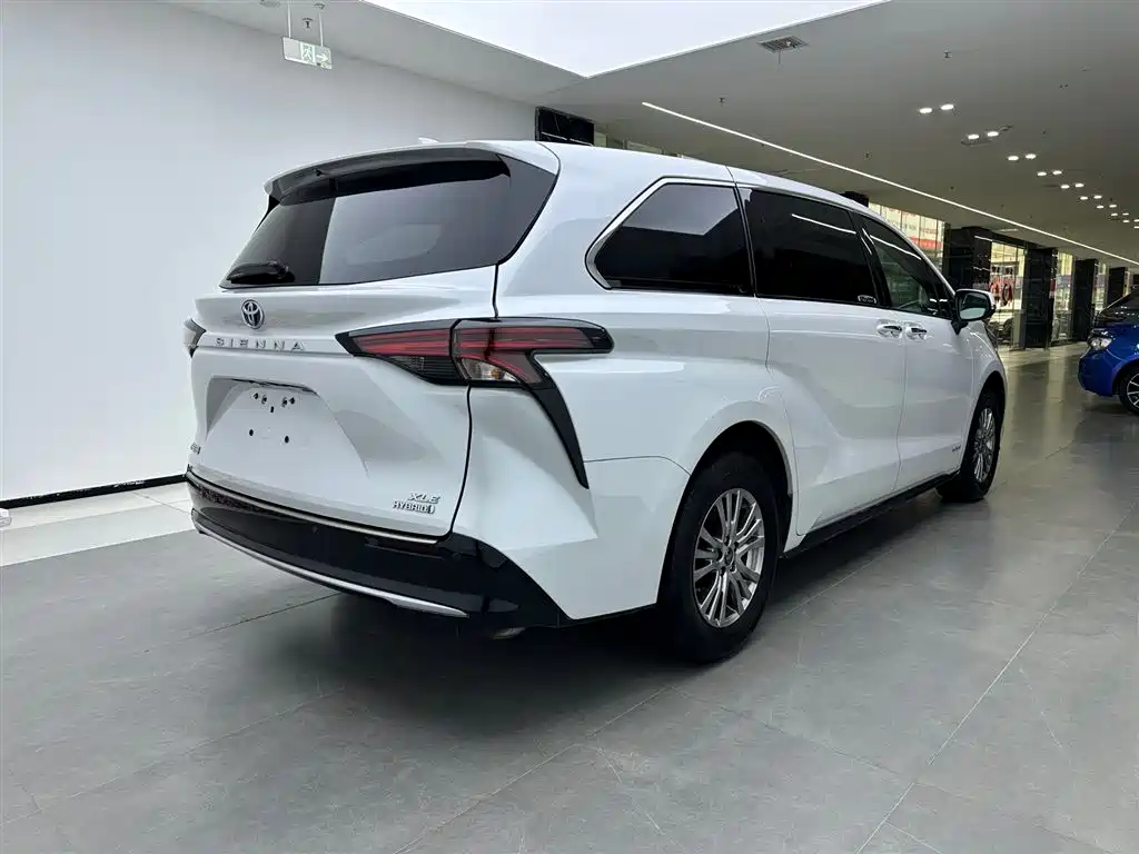 SIENNA 2021 2.5L Hybrid Deluxe Edition купить на сайте DeffCars