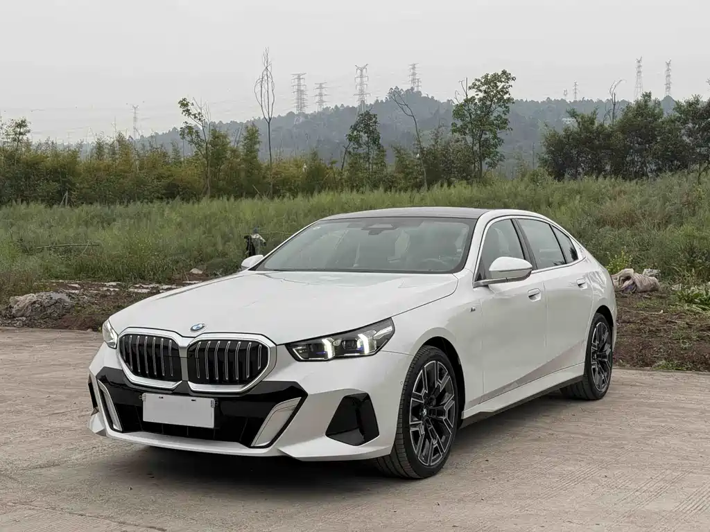 BMW 5 Series 2025 530Li Exclusive M Sports Package купить на сайте DeffCars