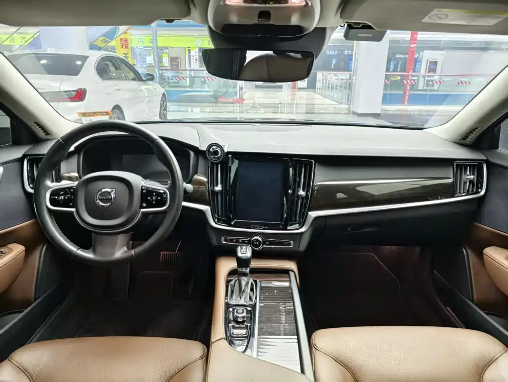 Volvo S90 2018 T4 Zhiyuan Edition купить на сайте DeffCars