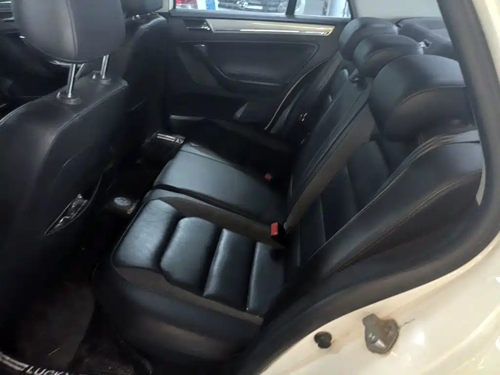 Bora 2015 Quality Edition 1.6L Manual Comfort купить на сайте DeffCars