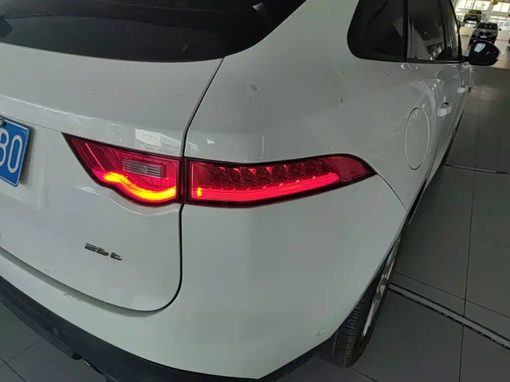 Jaguar F-PACE 2016 2.0T 2WD Urban Exclusive Edition купить на сайте DeffCars