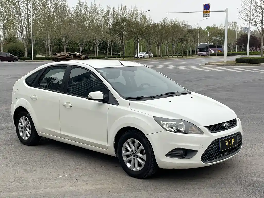 Focus 2013 hatchback classic 1.8L manual basic model купить на сайте DeffCars