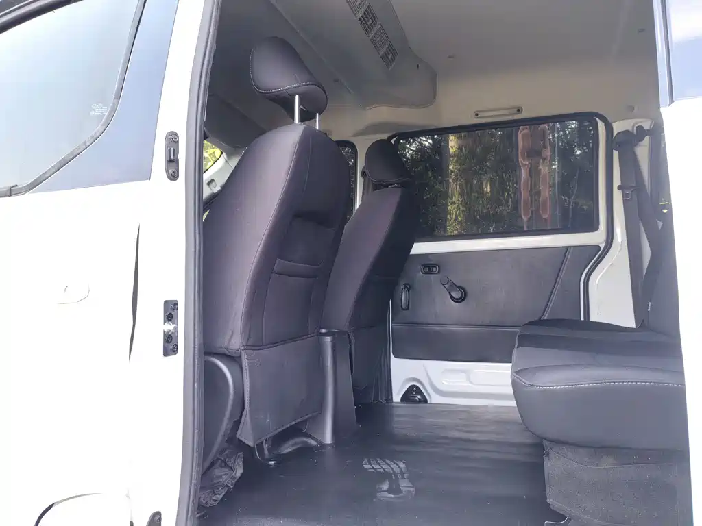 Golden Hiace M Classic 2024 1.5L engineering lion bus 5 seats купить на сайте DeffCars