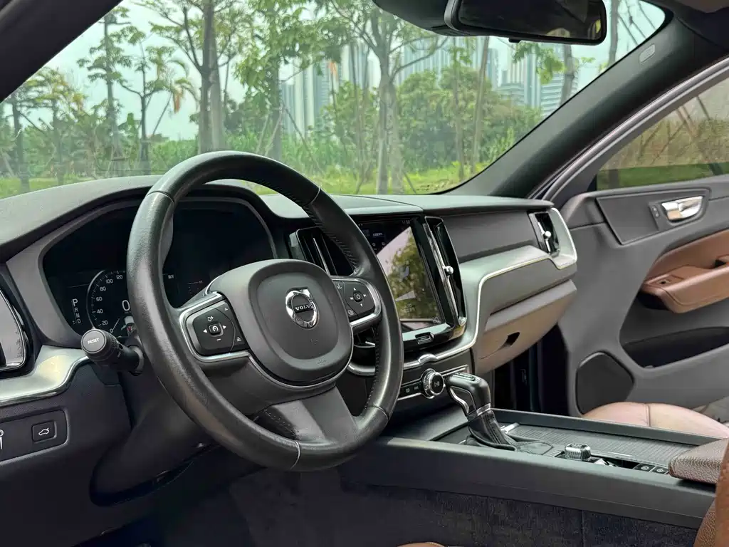 Volvo XC60 2021 T5 four-wheel drive Zhiya Luxury Edition купить на сайте DeffCars