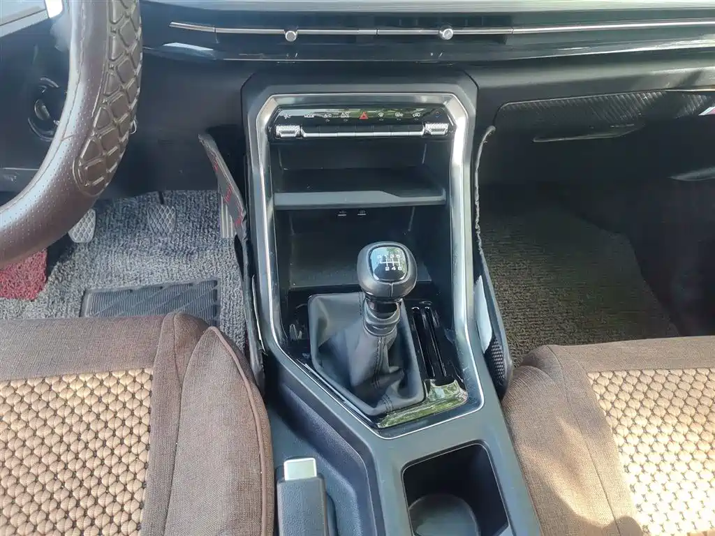 Wuling Xingchen 2021 1.5T manual starlight version купить на сайте DeffCars