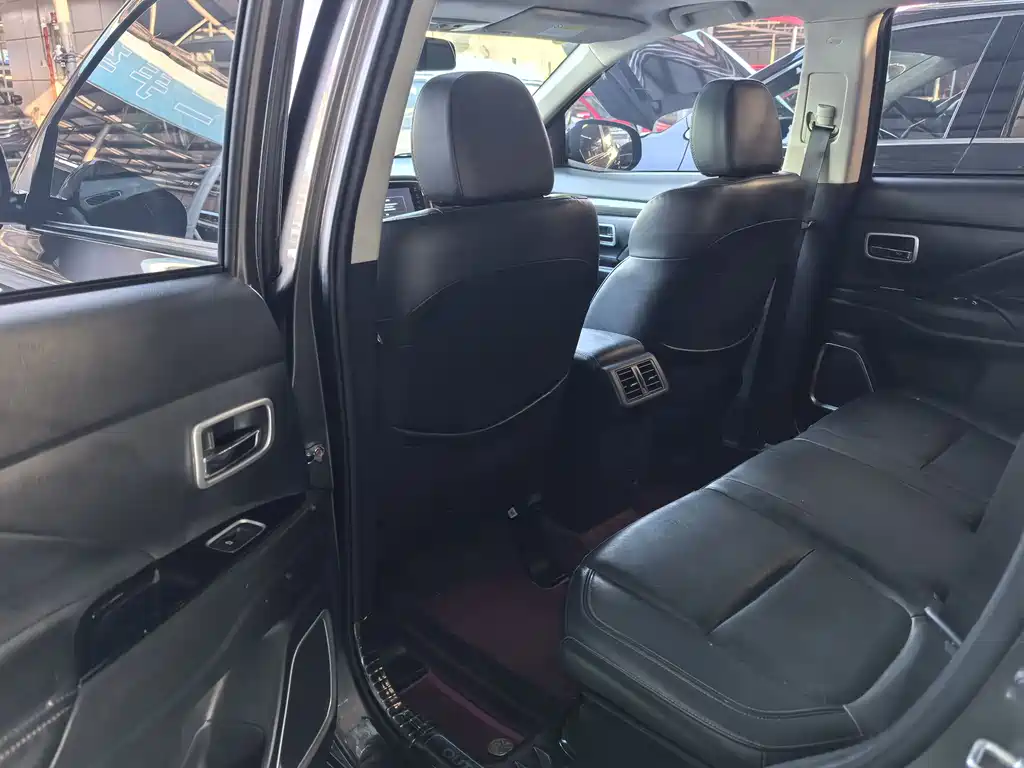 Outlander 2019 2.0L 2WD Enjoy Edition, 5 seats, National VI купить на сайте DeffCars