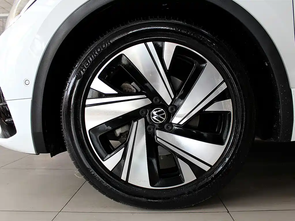 Tiguan L 2023 330TSI automatic two-wheel drive R-Line version купить на сайте DeffCars