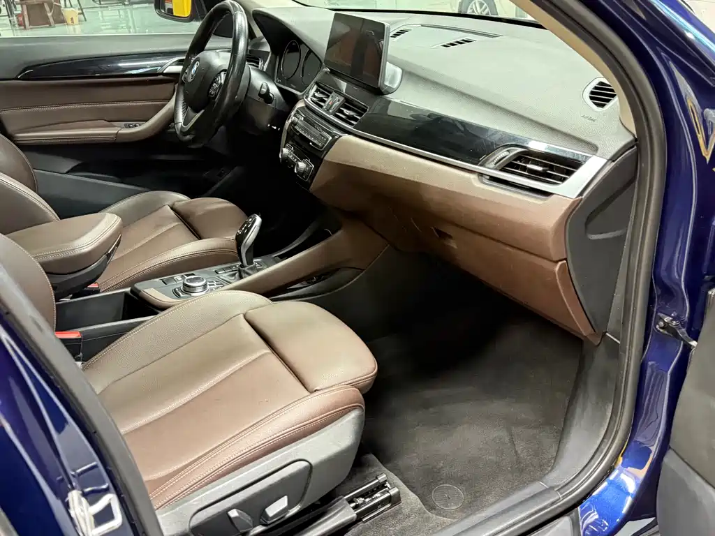 BMW X1 2020 sDrive25Li Leading Model купить на сайте DeffCars