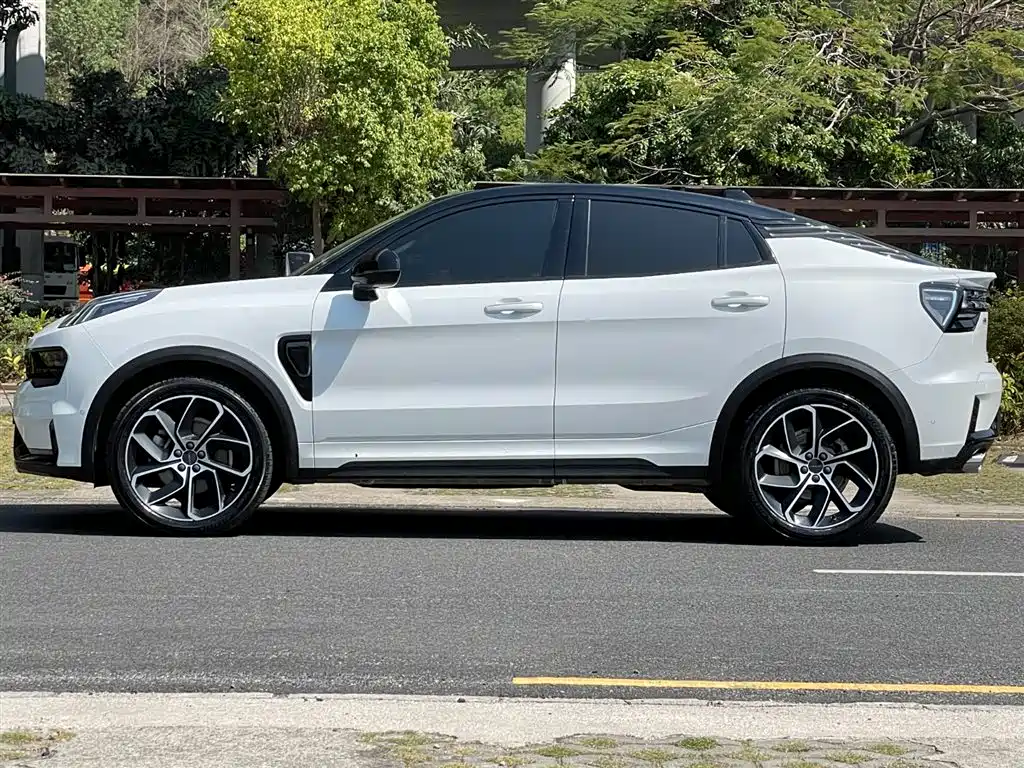 Lynk & Co 05 2020 2.0TD two-wheel drive shines Halo купить на сайте DeffCars