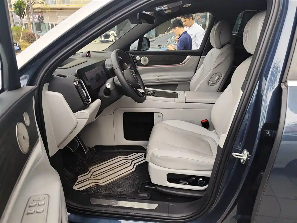 Wenjie M9 2024 extended range Ultra version 42kWh 6-seater version купить на сайте DeffCars