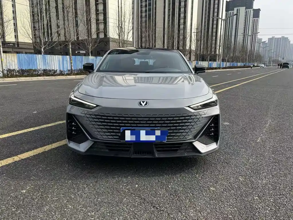 Changan UNI-V 2022 1.5T premium model купить на сайте DeffCars