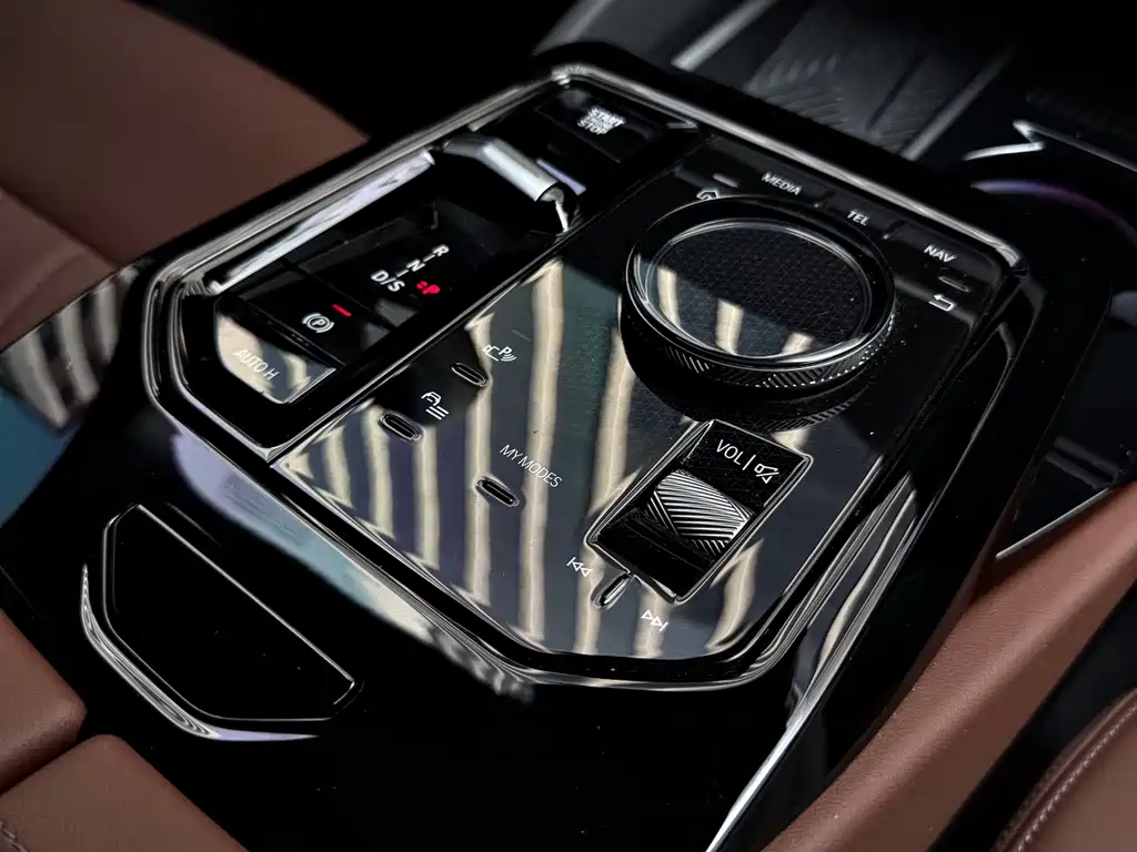 BMW 5 Series 2024 525Li M Sports Package купить на сайте DeffCars