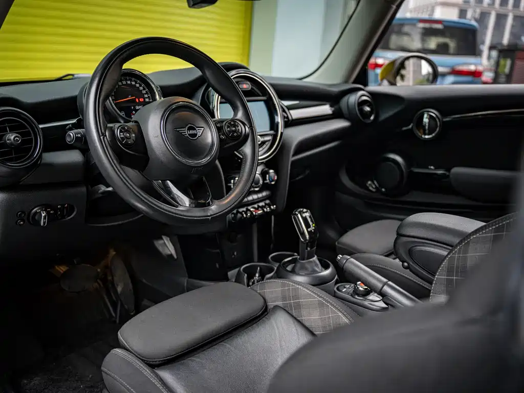 MINI 2018 1.5T COOPER Classic купить на сайте DeffCars