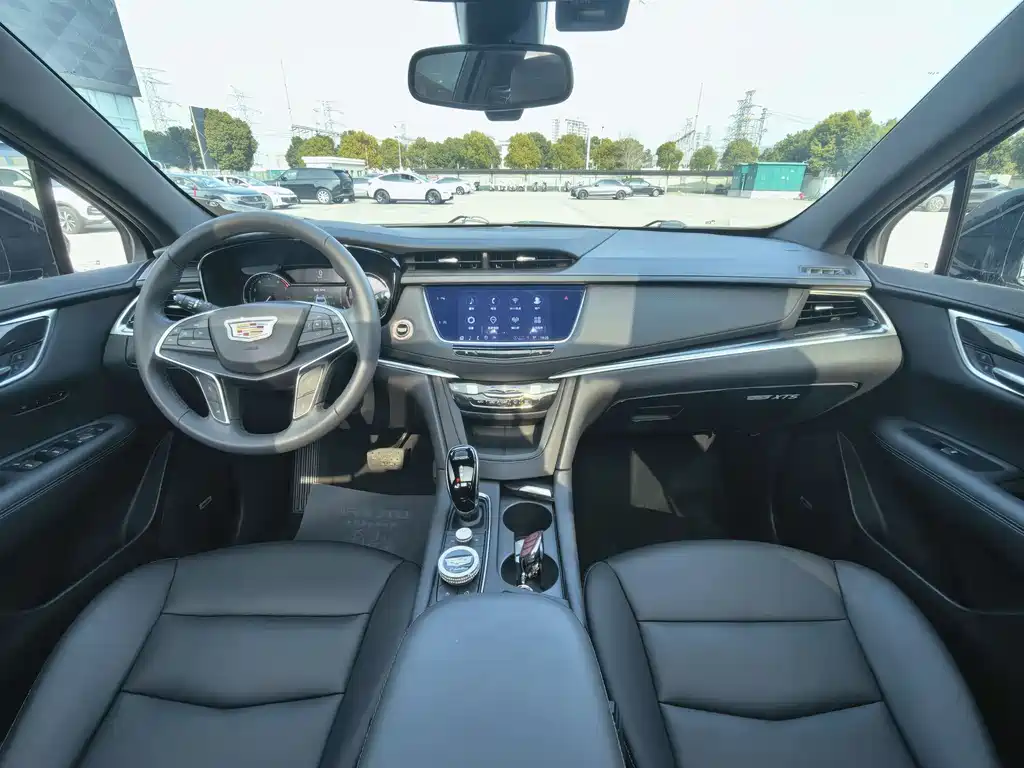 Cadillac XT5 2024 2.0T two-wheel drive fashion model купить на сайте DeffCars