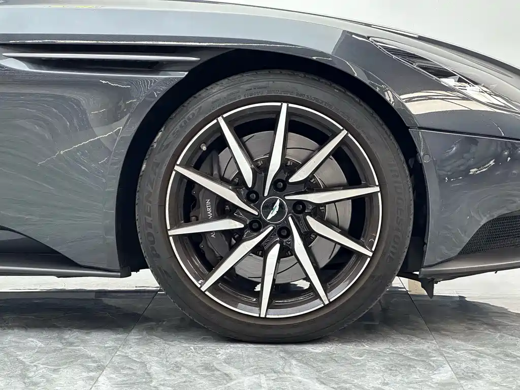 Aston Martin DB11 2019 4.0T V8 Coupe купить на сайте DeffCars