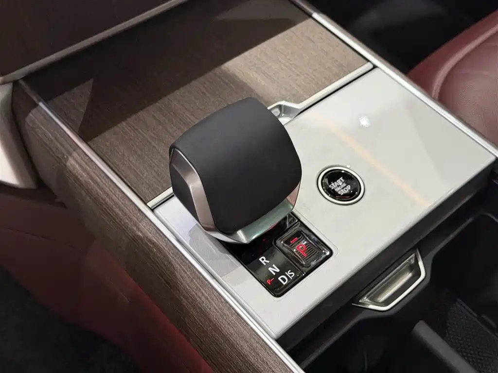 Range Rover 2025 3.0 L6 400PS Genesis Extended Edition купить на сайте DeffCars