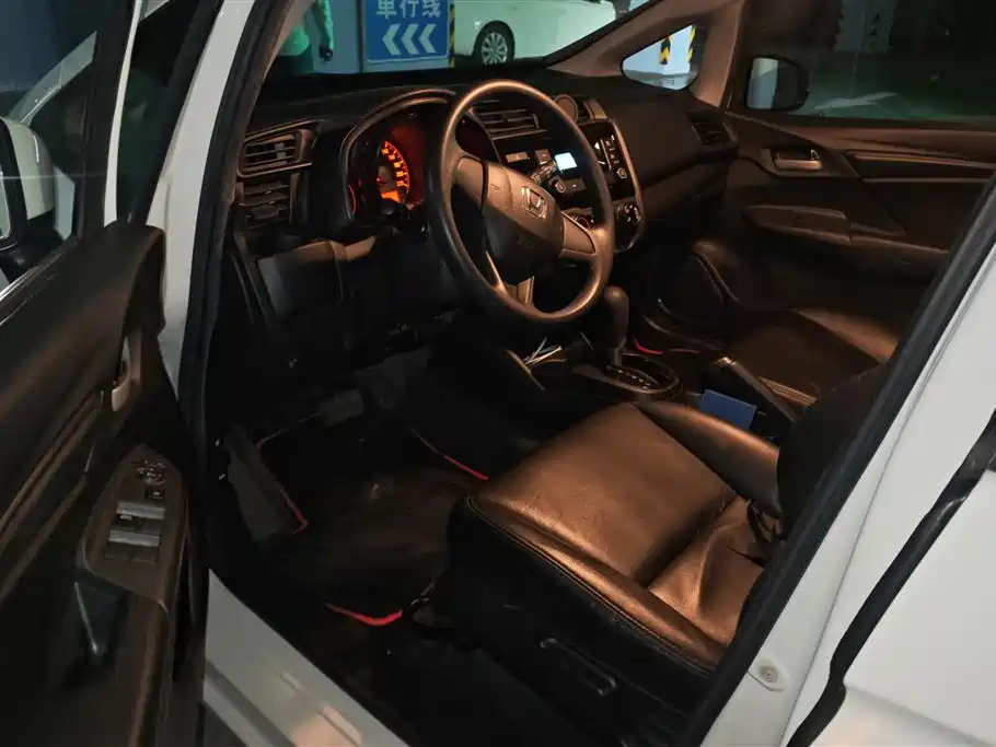 Fit 2018 1.5L CVT Comfort Sunroof Edition купить на сайте DeffCars