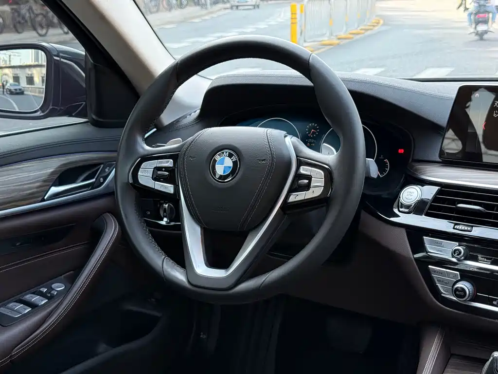 BMW 5 Series 2019 530Li Leading Luxury Package купить на сайте DeffCars